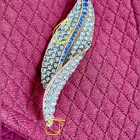 Vintage Carolee Leaf Brooch: Blue Crystal Silvertone Pin - Picture 11 of 11